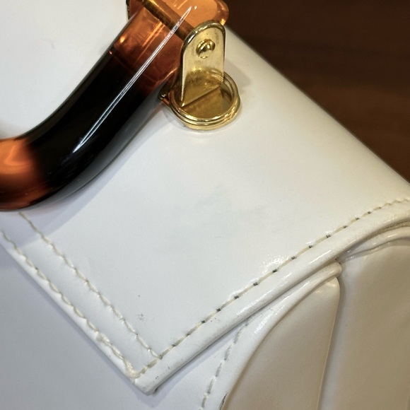 🌟HP🌟VTG 1970s-80s White Vinyl Structured Bag with Acrylic Tortoise Handle Chain - Picture 14 of 16